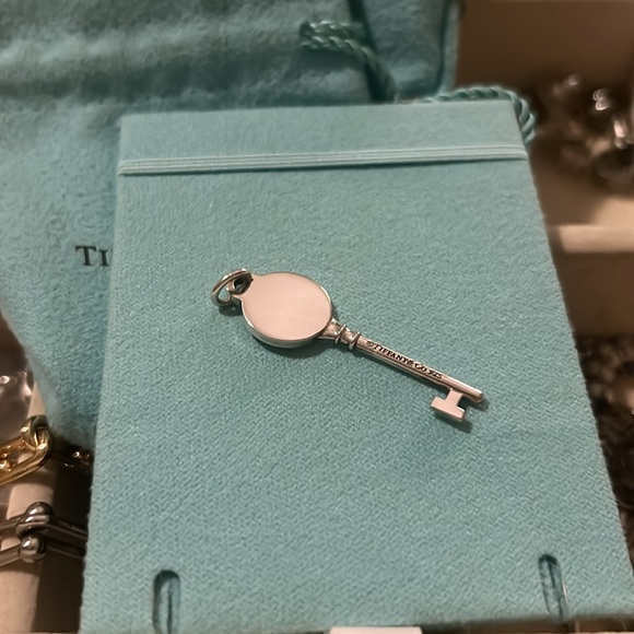 ✨💎✨Tiffany & Co. Return to Tiffany Circle Key Charm ✨💎✨ - Picture 3 of 6
